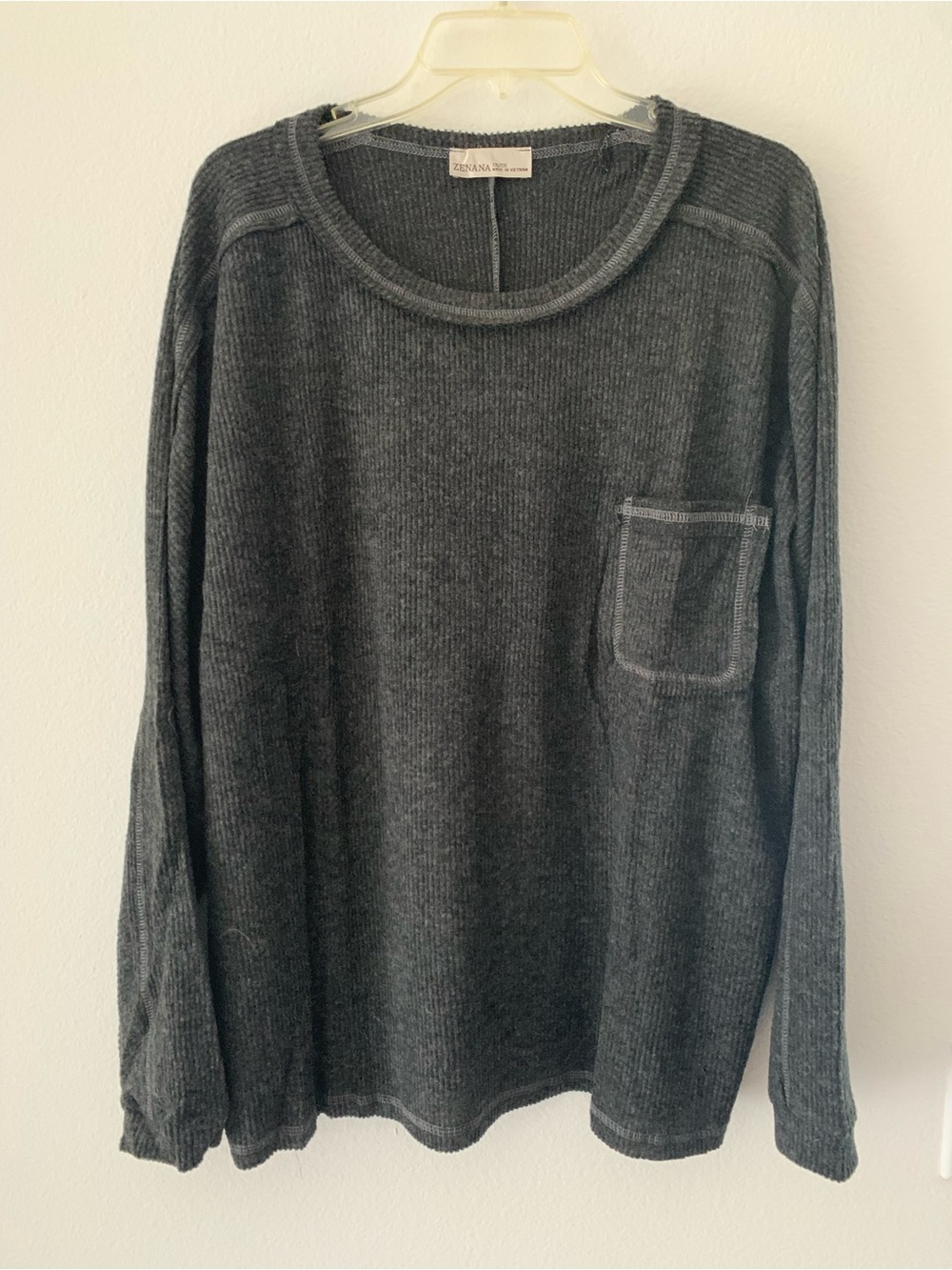 Zenana Outfitters Charcoal Crewneck Ribbed Top With Pocket NWOT 🌴